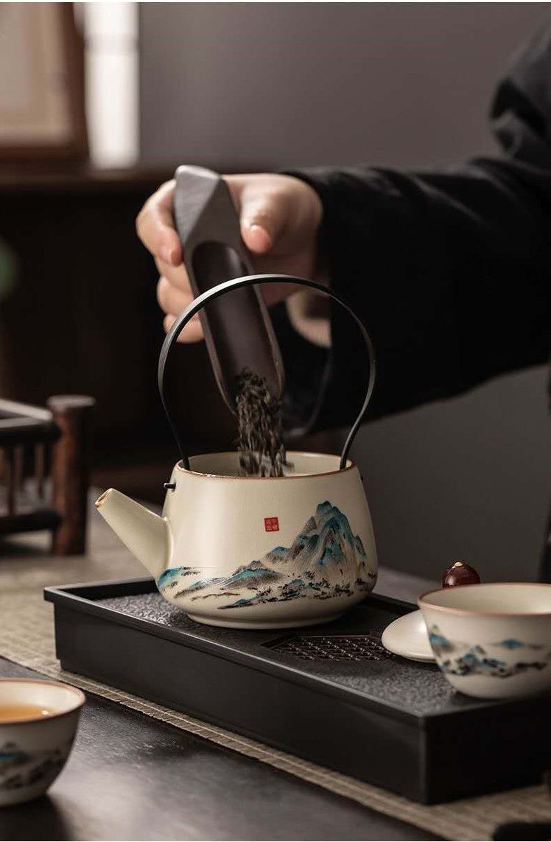 Théière en porcelaine Ruyao décorée de paysages avec anse en métal